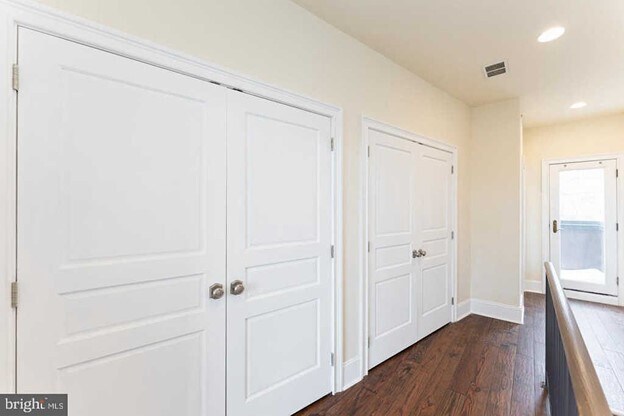 Building Photo - 1005 New Market St