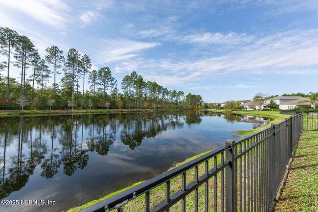 Building Photo - 264 Pine Haven Dr