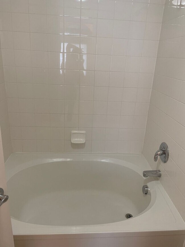 Building Photo - 2 bed/2 bath 2nd-floor condo in Lakeshores at Centerra.