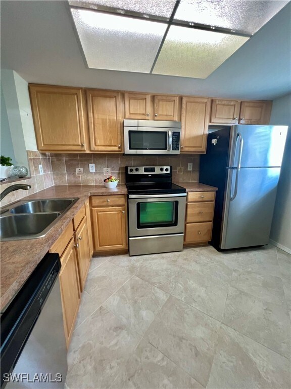 Building Photo - 423 Cape Coral Pkwy W