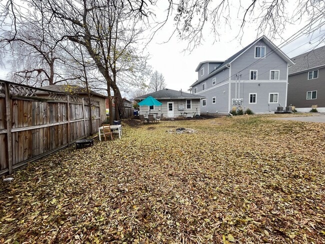 Building Photo - 1010 16th Ave SE