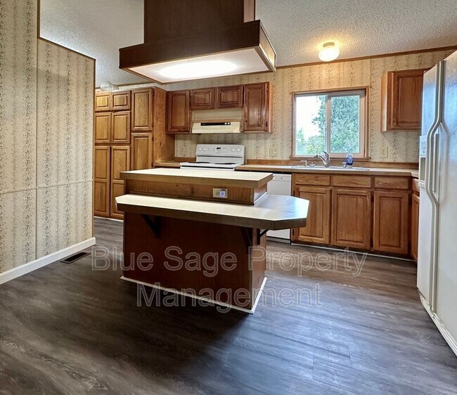 Building Photo - 110 Green Briar Ln
