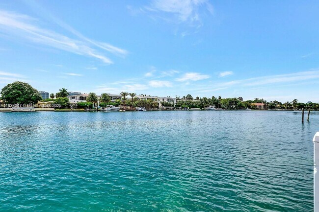 Building Photo - 9341 E Bay Harbor Dr