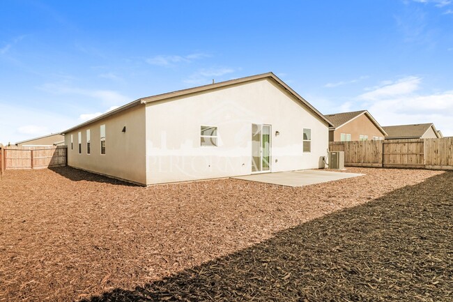Building Photo - Stunning 4 Bed/3 Bath SW Bakersfield Home ...