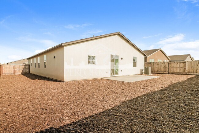 Building Photo - Stunning 4 Bed/3 Bath SW Bakersfield Home w/ Paid Solar and $0 Deposit Option