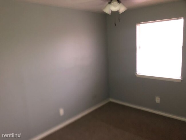 Building Photo - 2 br, 1.5 bath Townhome - 313 Rolston Rd