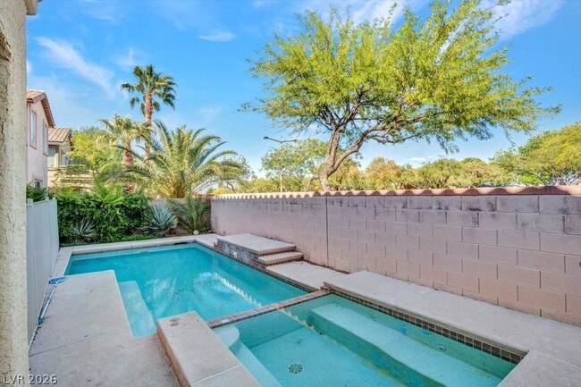 Building Photo - 612 Silver Grove St