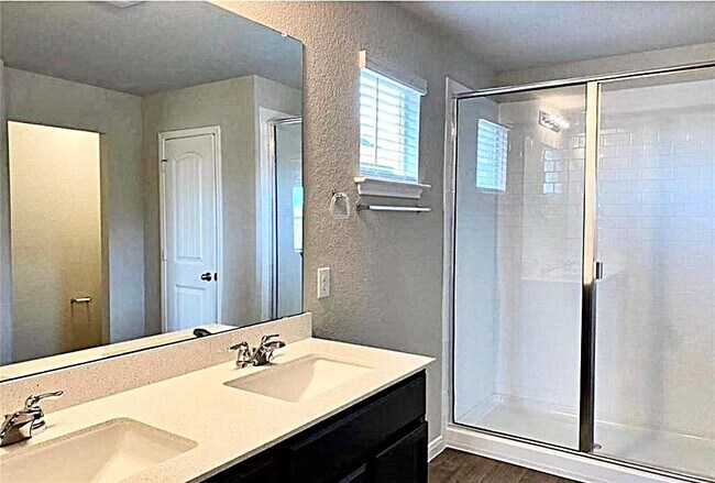 Building Photo - 610 Quarton Dr