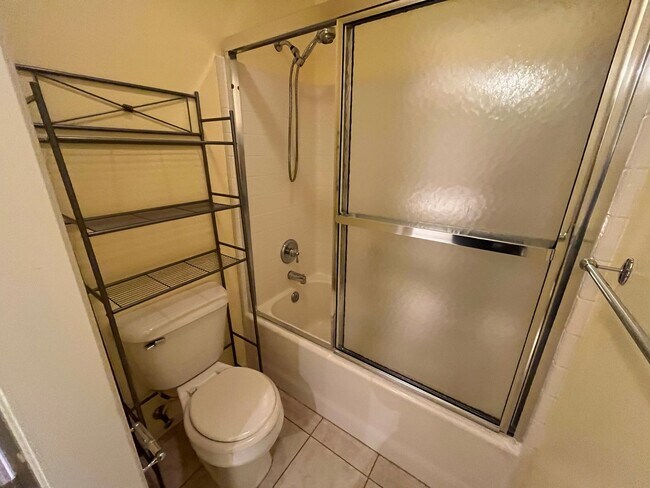 Building Photo - 4 Bedroom Townhome for Rent in Stevenson R...