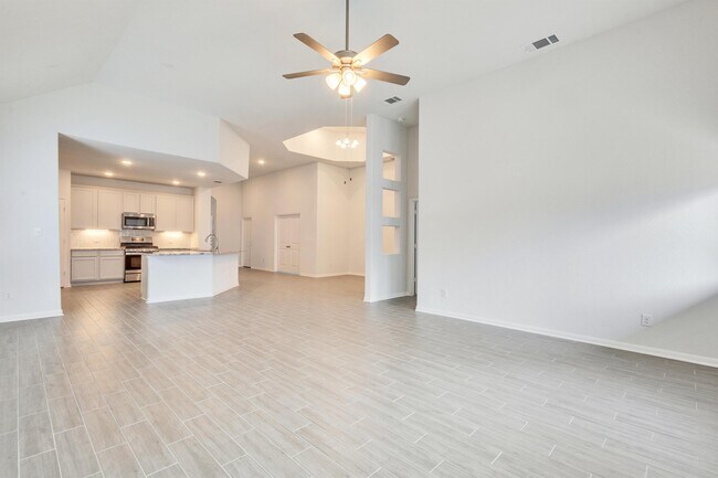 Building Photo - 211 Short Leaf Dr