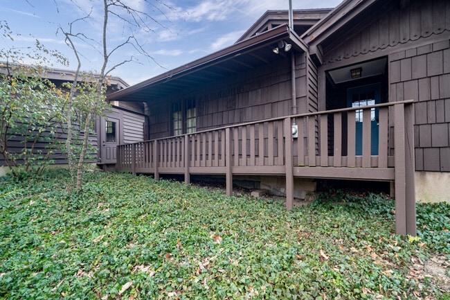 Building Photo - 126 Mahrt Ave