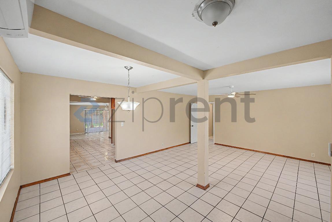 Building Photo - Unit