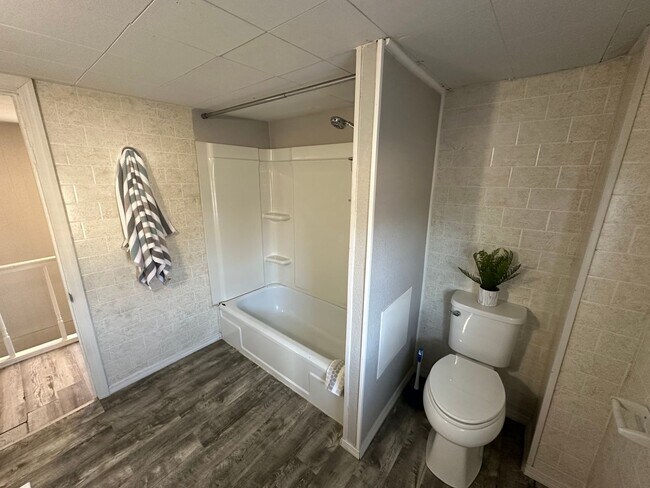 Building Photo - 2 bed, 2 bath home for rent in Waterloo, available IMMEDIATELY