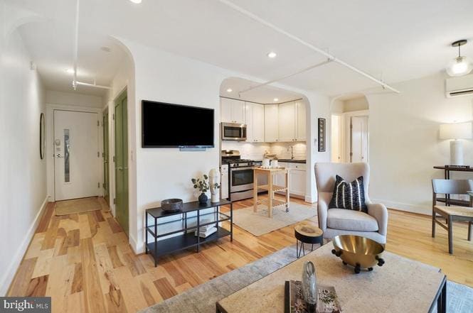 Building Photo - 1514 Newton St NW