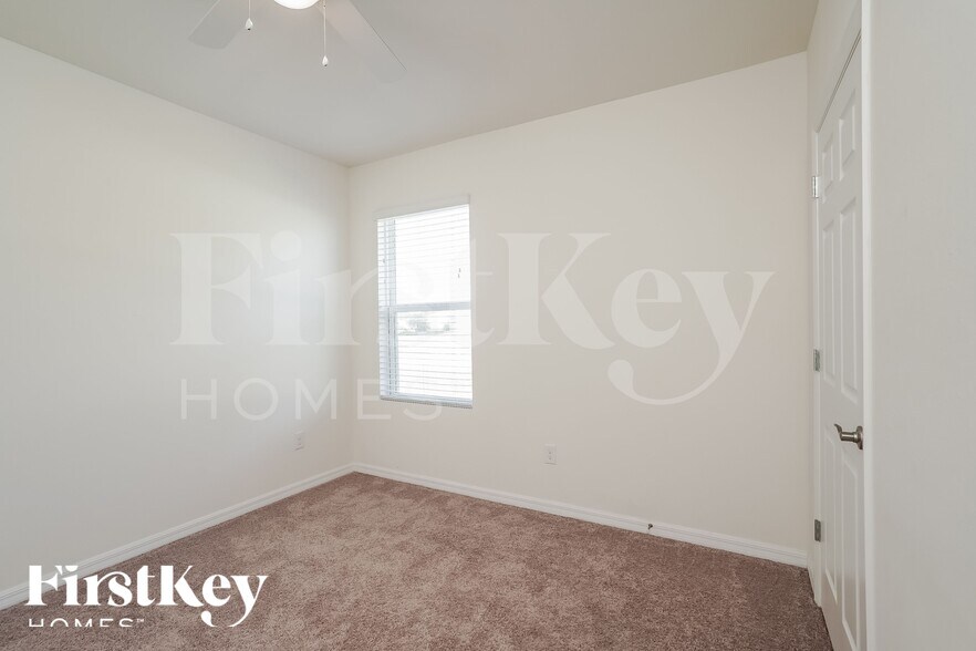 Building Photo - 1110 NW 24th Pl