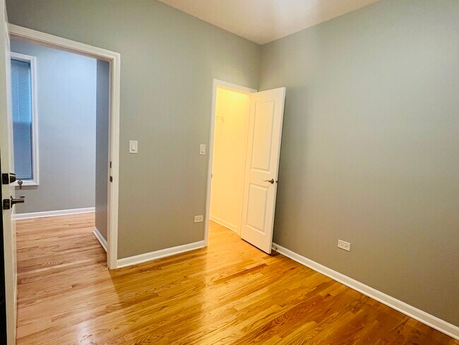 Building Photo - 1750 W Cermak Rd