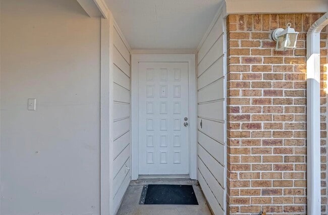 Building Photo - 10826 Lynbrook Dr