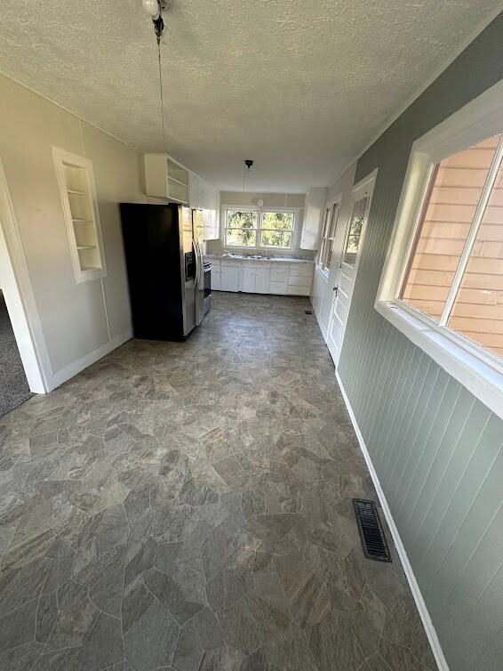 Building Photo - 11625 NW Thompson Rd