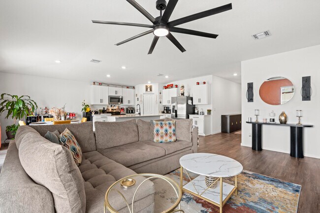 Building Photo - 701 Carlyle Wy