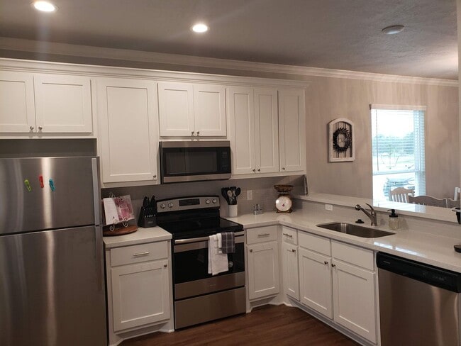 Building Photo - 7000 Canter Ct