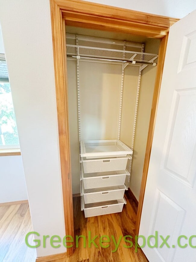 Building Photo - Awesome 3-bedroom 2.5-bathroom house in NE...