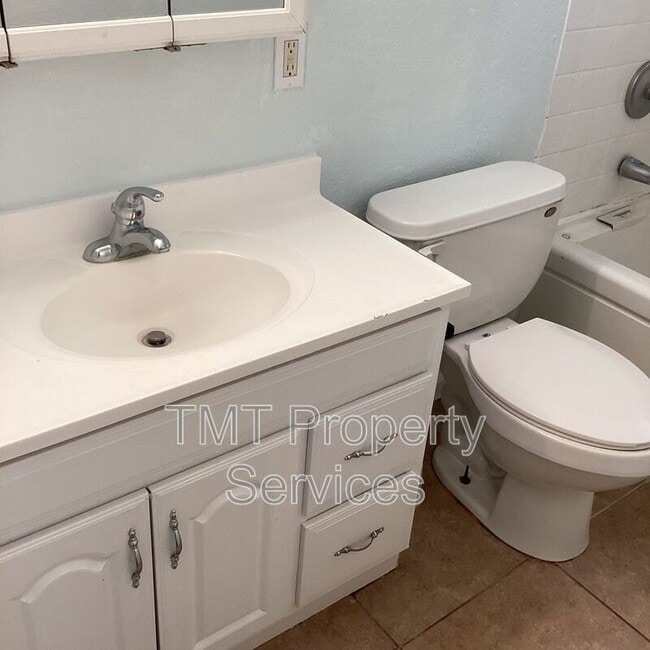 Building Photo - 8724 Halverson Dr