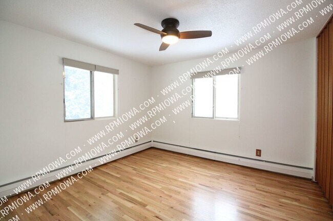 Building Photo - SCREENED PORCH!! 3 Bedroom, 1.5 Bath Home ...