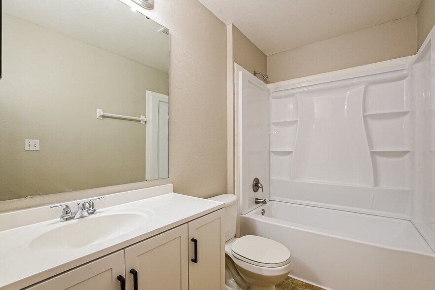 Building Photo - 3005 Lorimer Ct