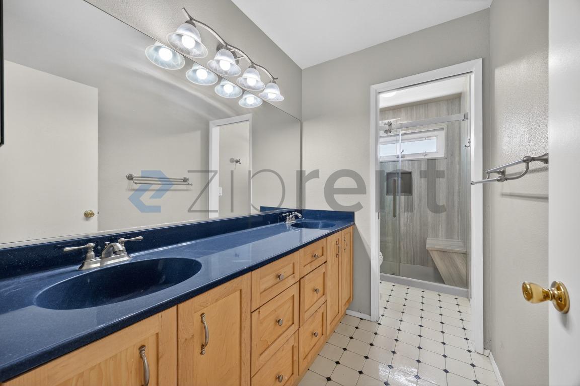 Building Photo - 1665 Hawk Ridge Pl