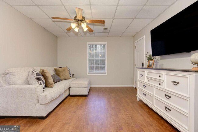 Building Photo - 2535 Hickory Rd