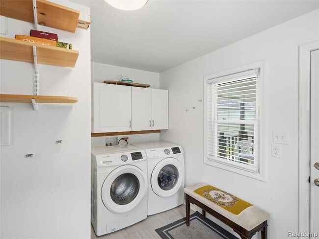 Building Photo - 1514 S Wilson Ave