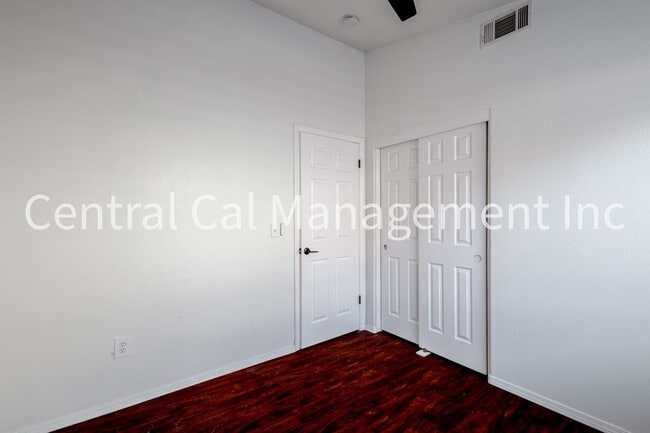 Building Photo - 4 Bedroom/2 Bath Home in Desired Riverlakes Community - $2395 per month!