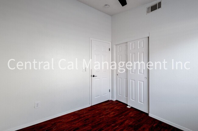 Building Photo - 4 Bedroom/2 Bath Home in Desired Riverlakes Community - $2495 per month!