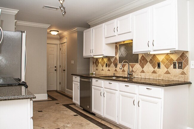 Building Photo - 262 Twin Lakes Ln