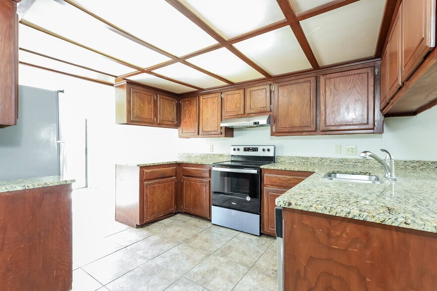 Building Photo - 8220 NW 112th Terrace