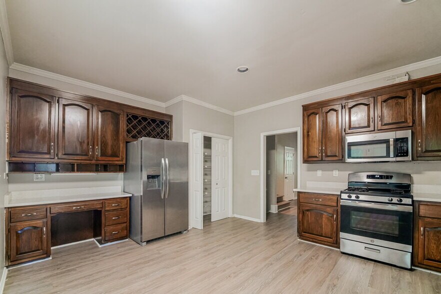 Building Photo - 8601 Stone Creek Ct