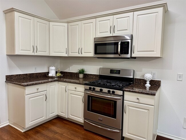 Building Photo - 962 Oak Lynn Dr