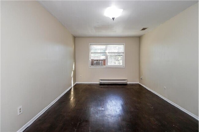 Building Photo - 18 College Dr