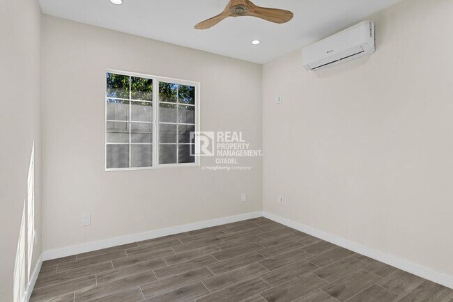 Building Photo - 940 E Anahurst Pl