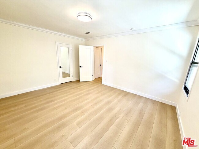 Building Photo - 6132 Whitsett Ave
