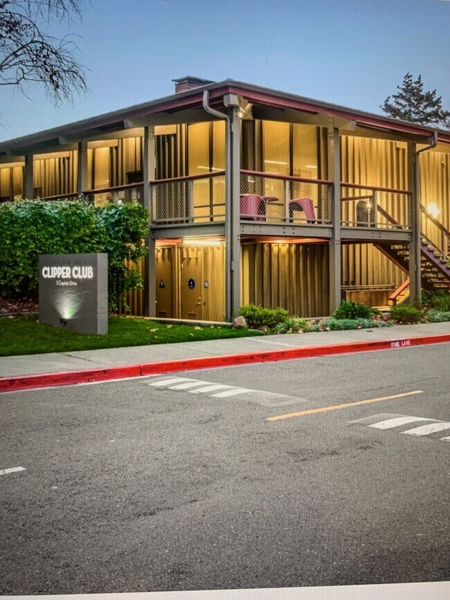 Building Photo - 8 Admiral Dr