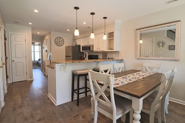 Building Photo - OFF SEASON RENTAL- Turtle Cove Community