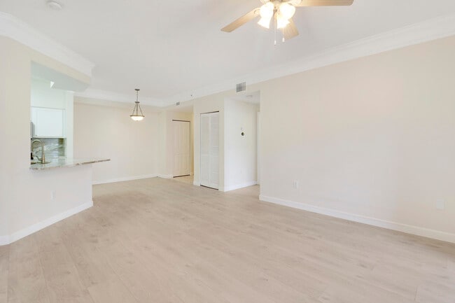 Building Photo - 6305 Myrtlewood Cir W