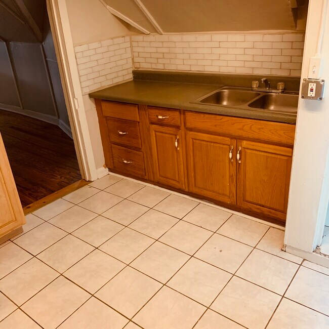 Building Photo - 2900 Enoch Ave