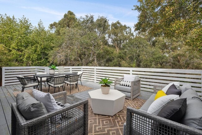 Building Photo - Updated Woodland Estates Home