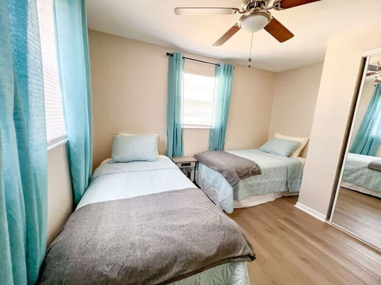 Building Photo - 38548 Naomi Ave