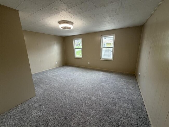 Building Photo - 1156 Eisenhower Dr