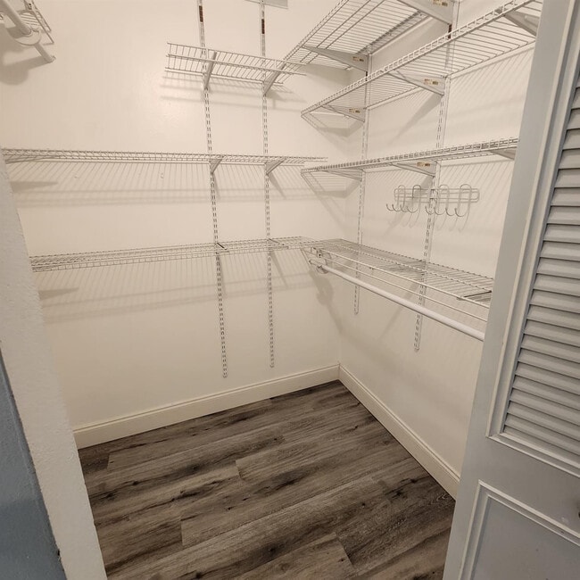 Building Photo - 9430 Poinciana Pl