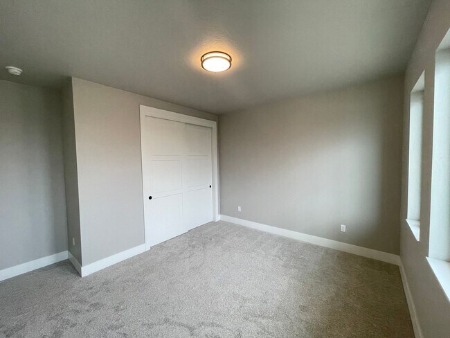 Building Photo - Newer Rathdrum Rancher