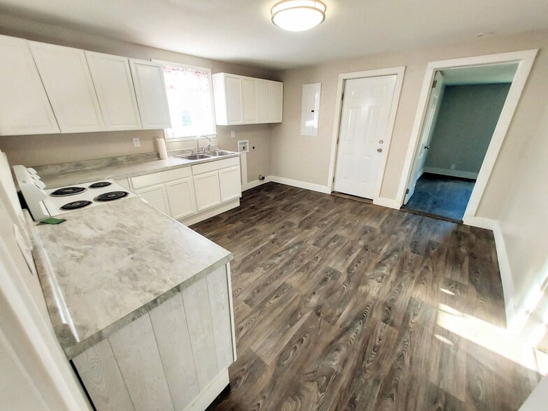 Building Photo - 1730 Park St